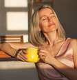 Saborosos, os chás ajudam a tratar e prevenir doenças  Foto: Gladskikh Tatiana | Shutterstock / Portal EdiCase