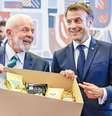 Lula presenteia Emmanuel Macron com queijos premiados brasileiros e espumante  Foto: Ricardo Stuckert/Reprodução