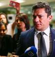 Sérgio Moro deixa o seu gabinete no início da noite de segunda-feira, 1º, após TRE-PR interromper julgamento de ações que pedem a cassação do ex-juiz  Foto: Wilton Junior/Estadão / Estadão