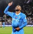 Malcom comemora gol do Al-Hilal   Foto: FAYEZ NURELDINE/AFP via Getty Images / Esporte News Mundo