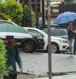 Pedestres se protegem de chuva na zona sul de São Paulo.  Foto: Daniel Teixeira/Estadão - 14/02/24 / Estadão