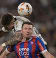  Foto: Rodrigo Arangua/AFP via Getty Images - Legenda: Partida foi marcada por caráter mais físico do que técnico / Jogada10