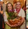 Regina Duarte sendo entrevistada pelo TV Fama, com Cíntia Abravanel e Mylla Christie  Foto: Reproduções