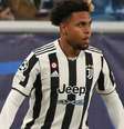 O clube italiano também postou uma imagem preta e branca de McKennie durante uma partida com a mensagem "nunca mais"  Foto: Kirill Venediktov/Wikipédia
