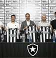 Artur Jorge com sua comissão técnica que veio junto com ele do Braga.   Foto: Vitor Silva/Botafogo / Esporte News Mundo