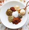 Com esse temperos diferentes do sal e da pimenta de sempre, seus pratos vão ficar ainda mais deliciosos  Foto: Shutterstock / Alto Astral