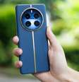 O Realme 12 Pro Plus é um smartphone muito lindo e ousado (Imagem: Ivo Meneghel Jr./Canaltech)  Foto: Canaltech