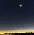 Eclipse solar total de abril visto no lago Magog, no Canadá (Imagem: Reprodução/Stan Honda)  Foto: Canaltech