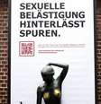 "Assédio sexual deixa marcas", afirma cartaz da campanha "Unsilence the violence" em Bremen  Foto: DW / Deutsche Welle