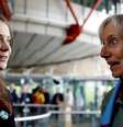 Rosemarie Wydler-Walti (à direita) conversa com Greta Thunberg  Foto: REUTERS / BBC News Brasil