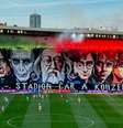  Foto: Divulgação/Slavia Praga - Legenda: Personagens do Harry Potter surgiram nas arquibancadas do Eden Arena / Jogada10