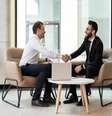 Comunicação positiva com o recrutador aumenta as chances de contratação  Foto: fizkes | Shutterstock / Portal EdiCase