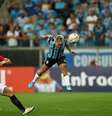  Foto: Lucas Uebel / Grêmio FBPA - Legenda: Logo aos 30 segundos Soteldo cabeceia e manda na trave. O Grêmio tenta, mas  a bola não entra. Huachipato 2 a 0 / Jogada10