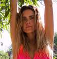 Carolina Dieckmann aposta em biquíni cintura baixa para banho de cachoeira. Veja fotos!.  Foto: Instagram / Purepeople