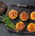 Hambúrguer de grão-de-bico  Foto: Mironov Vladimir | Shutterstock / Portal EdiCase