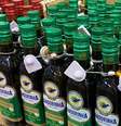 Com o produto caro, mercados brasileiros estão recorrendo à instalação de lacres antifurto e alarmes nas garrafas.  Foto: Reprodução/Redes sociais