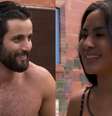 No 'BBB 24', Matteus e Isabelle flertam no banho.  Foto: Reprodução, TV Globo / Purepeople