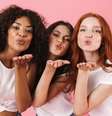 O beijo é uma forma de demonstrar amor e respeito entre as pessoas  Foto: Dean Drobot | Shutterstock / Portal EdiCase