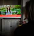 Súdita acompanha anunciou de Kate Middleton  Foto: Leon Neal / Getty Images