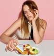 Solidão pode levar mulheres à fome emocional  Foto: Shutterstock / Alto Astral