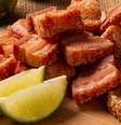 Panceta na cachaça – Foto: Shutterstock  Foto: Guia da Cozinha