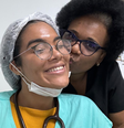 Rayssa Feitosa com a mãe Ana Patrícia Feitosa, que foi seu exemplo e incentivadora nos estudos  Foto: Reprodução: X/rayssafeit