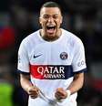 Mbappé comemora goleada do PSG sobre o Barcelona na Champions League  Foto: Getty Images