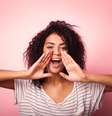 O uso excessivo da voz e o refluxo gastroesofágico são alguns dos problemas que podem afetar a saúde vocal  Foto: Paranamir | Shutterstock / Portal EdiCase