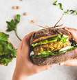 Carne de hambúrguer à base de planta pode aumentar níveis de açúcar no sangue  Foto: iStock