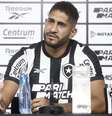  Foto: Vitor Silva/Botafogo - Legenda: Pablo esteve acompanhado da família na apresentação / Jogada10