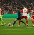  Foto: Odd Andersen/AFP via Getty Images - Legenda: Bayern de Munique segurou as investidas do Arsenal e avançou na Champions League / Jogada10
