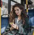 Na Argentina, uma mulher descobriu uma traição por acaso quando uma estranha compartilhou na web a fofoca que ouviu no transporte público  Foto: Freepik