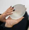 Médico explica o que é a doença do silicone  Foto: Shutterstock / Alto Astral