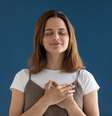 Preces espíritas ajudam a trazer conforto e proteção  Foto: fizkes | Shutterstock / Portal EdiCase