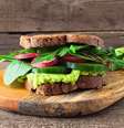 Sanduíche com abacate, pepino e espinafre  Foto: JeniFoto | Shutterstock / Portal EdiCase