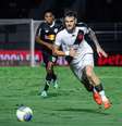  Foto: Leandro Amorim/Vasco - Legenda: Vegetti (dir) comemora seu gol com David, quem o assistiu na jogada / Jogada10