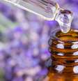 Hidrolatos ajudam a manter a pele hidratada  Foto: Shutterstock / Alto Astral