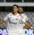 Comemoração do gol de Pedrinho na partida entre Santos e Paysandu, pelo Campeonato Brasileiro da Série B.  Foto: MAURÍCIO DE SOUZA/DIÁRIO DO LITORAL/ESTADÃO CONTEÚDO
