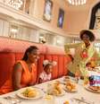 No reinaugurado 1900 Park Fare, as crianças e adultos podem conhecer Tiana de 'A Princesa e o Sapo'  Foto: Walt Disney World/Divulgação / Viagem e Turismo