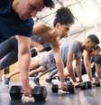 Incorporar exercícios de resistência como agachamentos, flexões e levantamentos de pesos à rotina regular, pode melhorar a saúde do sono  Foto: iStock