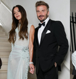 Victoria Beckham vai embora de festa carregada por David  Foto: Reprodução/Instagram