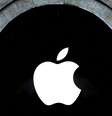 Logo da Apple em loja em Paris, França
6/3/2024 REUTERS/Gonzalo Fuentes/Arquivos  Foto: Reuters