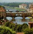A Ponte Vecchio é uma das pontes mais antigas da Europa  Foto: Ilse Orsel/Unsplash / Viagem e Turismo