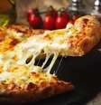 É preciso ter cautela ao consumir a pizza no dia seguinte  Foto: VasiliyBudarin | Shutterstock / Portal EdiCase