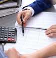 O profissional de Ciências Contábeis fornece referências econômicas para a tomada de decisões dentro das empresas. Crédito da  Foto: Andrei_R / Shutterstock / Brasil Escola