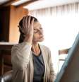 Mulher com dor de cabeça  Foto: FG Trade/iStock
