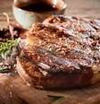 Saiba como temperar bife  Foto: Shutterstock / Alto Astral