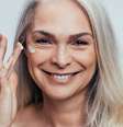 Atenção para a pele madura: é possível minimizar a flacidez?  Foto: Reprodução / Canva / Manequim