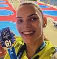 Caroline  Foto: Caroline Santos mostrando mais uma de suas medalhas.  Instagram/ @carolinesantosgtkd / Olimpíada Todo Dia