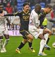  Foto: Jeff Pachoud/ via Getty Images - Legenda: Mata, do Lyon (de branco) disputa a bola com Ben Yedder que fez os dois gols do Monaco. Mas Monegascos perdem e o título vai para o PSG / Jogada10